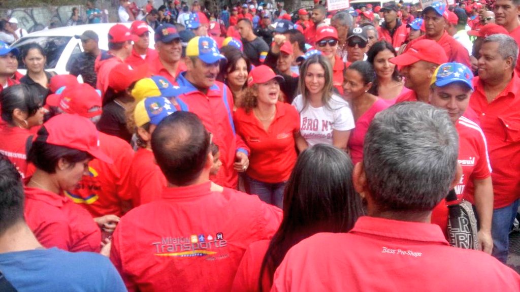 IAIM_VE's tweet photo. #4Feb | En este momento llega el Ministro Carlos Osorio para iniciar la marcha por este #4F https://t.co/q5dAOBvksB