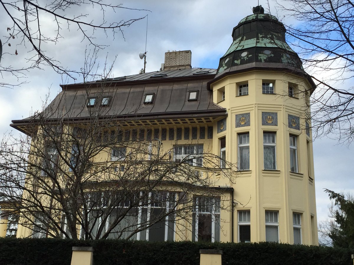 AmbMeron's tweet photo. Houses in #Bubenec #Prague https://t.co/UGrI7oOgNZ
