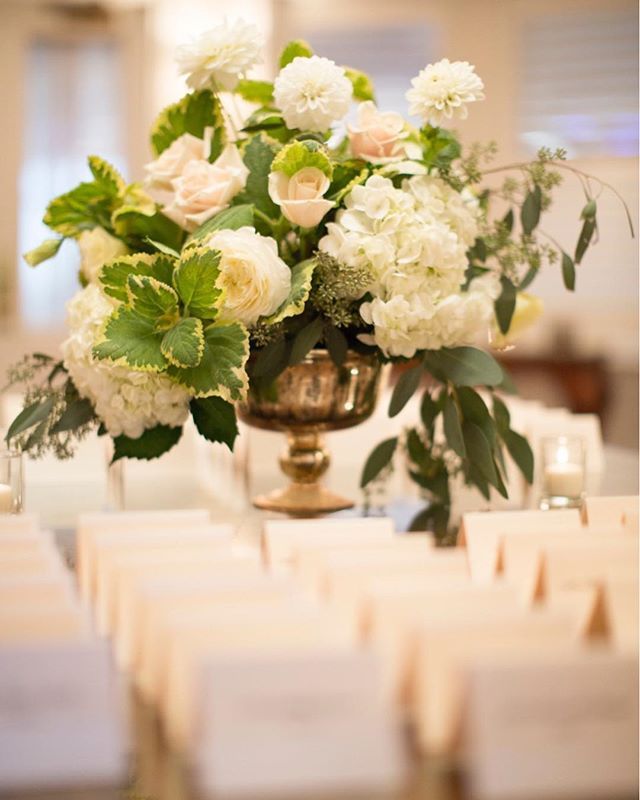 Lead your guests to their seats with romantic floral centerpieces.
📷: @allanmilloraphotography 
Floral Design: @christinaflowerco
Venue: OceanCliff Hotel and Resort
#NewportExperience #WeddingFlowers