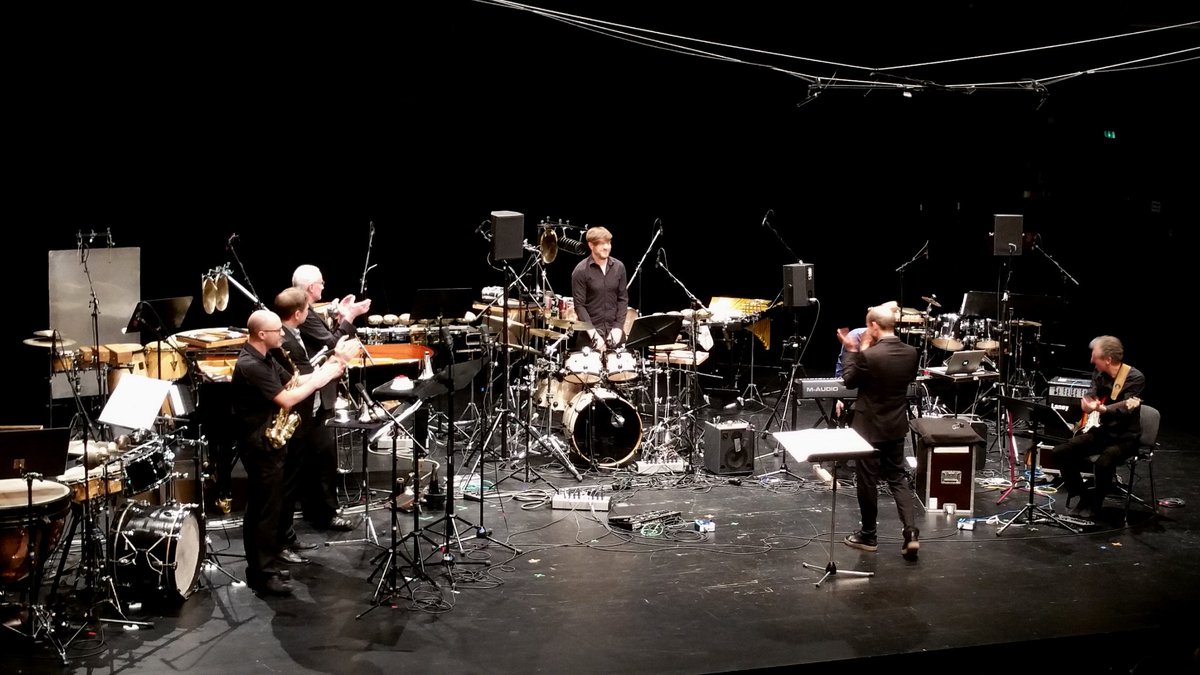 zafraanski's tweet photo. Leider geil! Wenn Zafraano #DanielEichholz als Solist mit Ensemble #ascolta fremdgeht und die "hybrid gaits" Uraufführung von #StefanKeller beim Eclat Festival rockt... #Klangrede https://t.co/ReyVsJ3im4