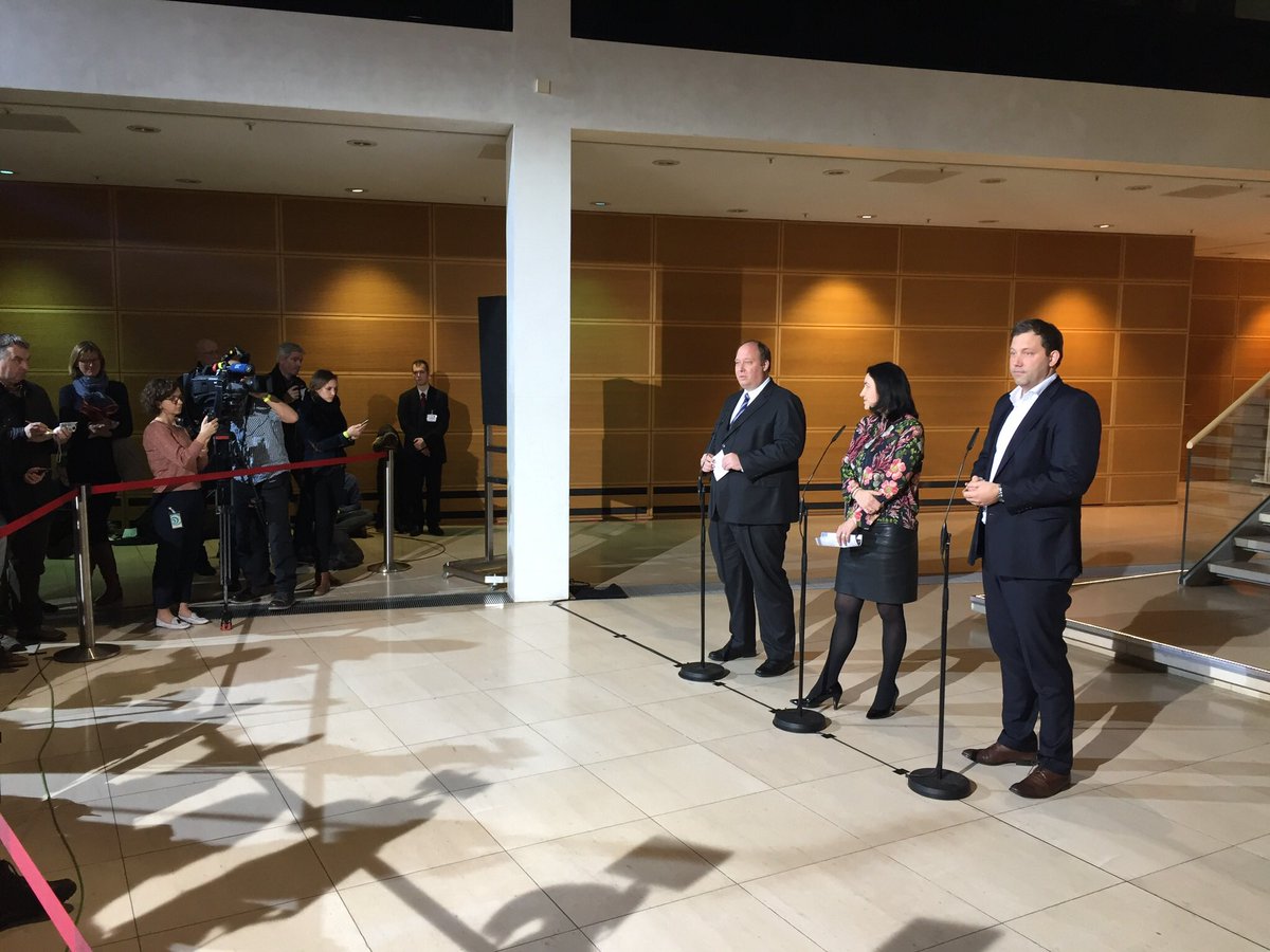 moritz_roedle's tweet image. Einigung in der AG Digitales:
Mögliche GroKo will mit MeldeApp der Bundesnetzagentur gegen Funklöcher vorgehen, E-Government vorantreiben, von Kupferkabel auf Glasfaser umsteigen und die Gamesentwicklung fördern. #Koalitionsverhandlungen