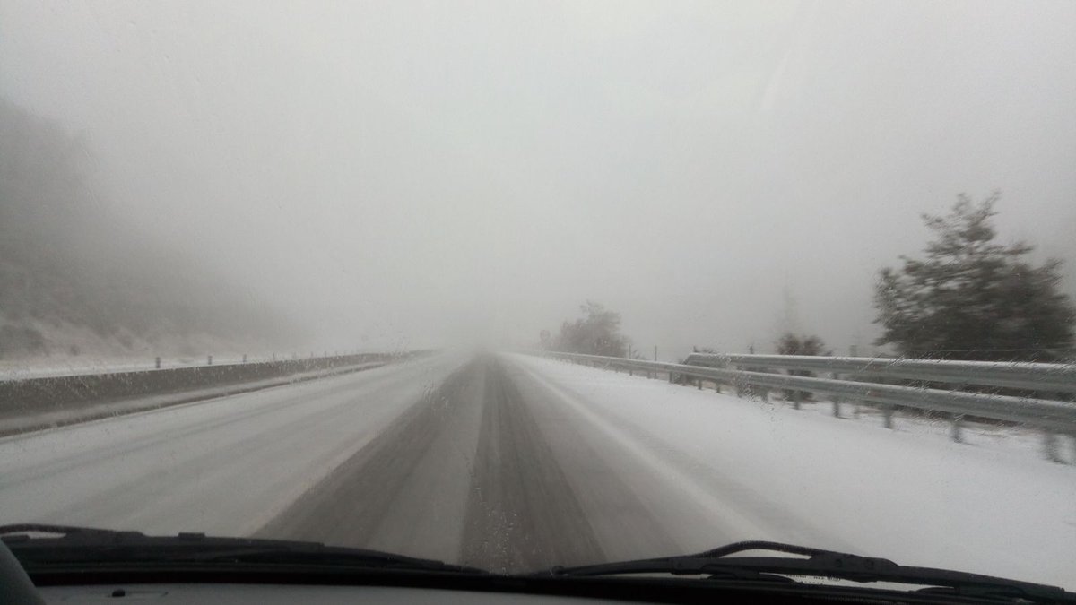 jordimasfepesa's tweet photo. #colldeRevell fa 1hora @meteocat @Cati_Girona https://t.co/Fdka2AadAV