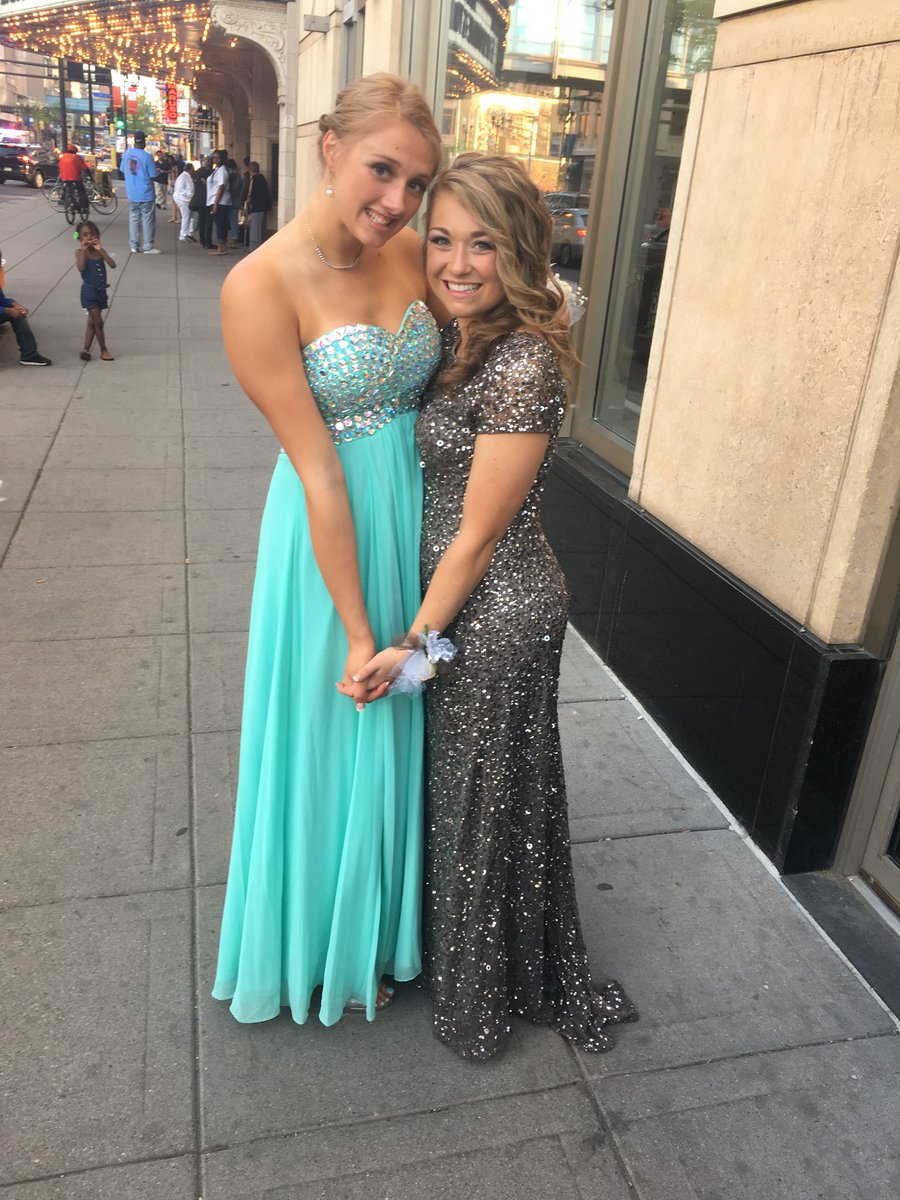 asholayy12's tweet photo. Happy 19th birthday @Megan_Schall  ❤️ hope College is treating you well! Love and miss ya 😘 https://t.co/a5vi0YiWlW