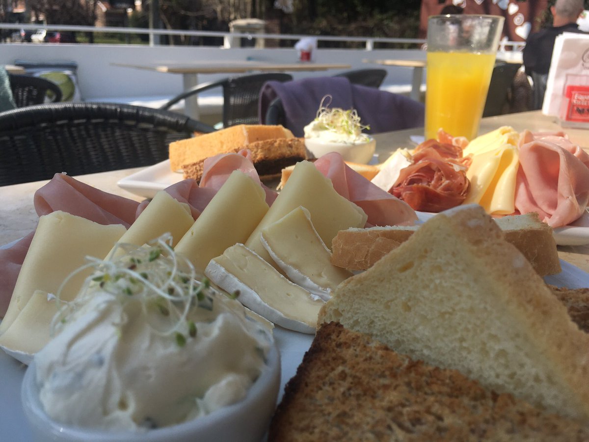 SussCupcakeCafe's tweet photo. DOMINGO DE PICADITA CON CERVEZA O BRUNCH? https://t.co/mi9D4Ufbsu