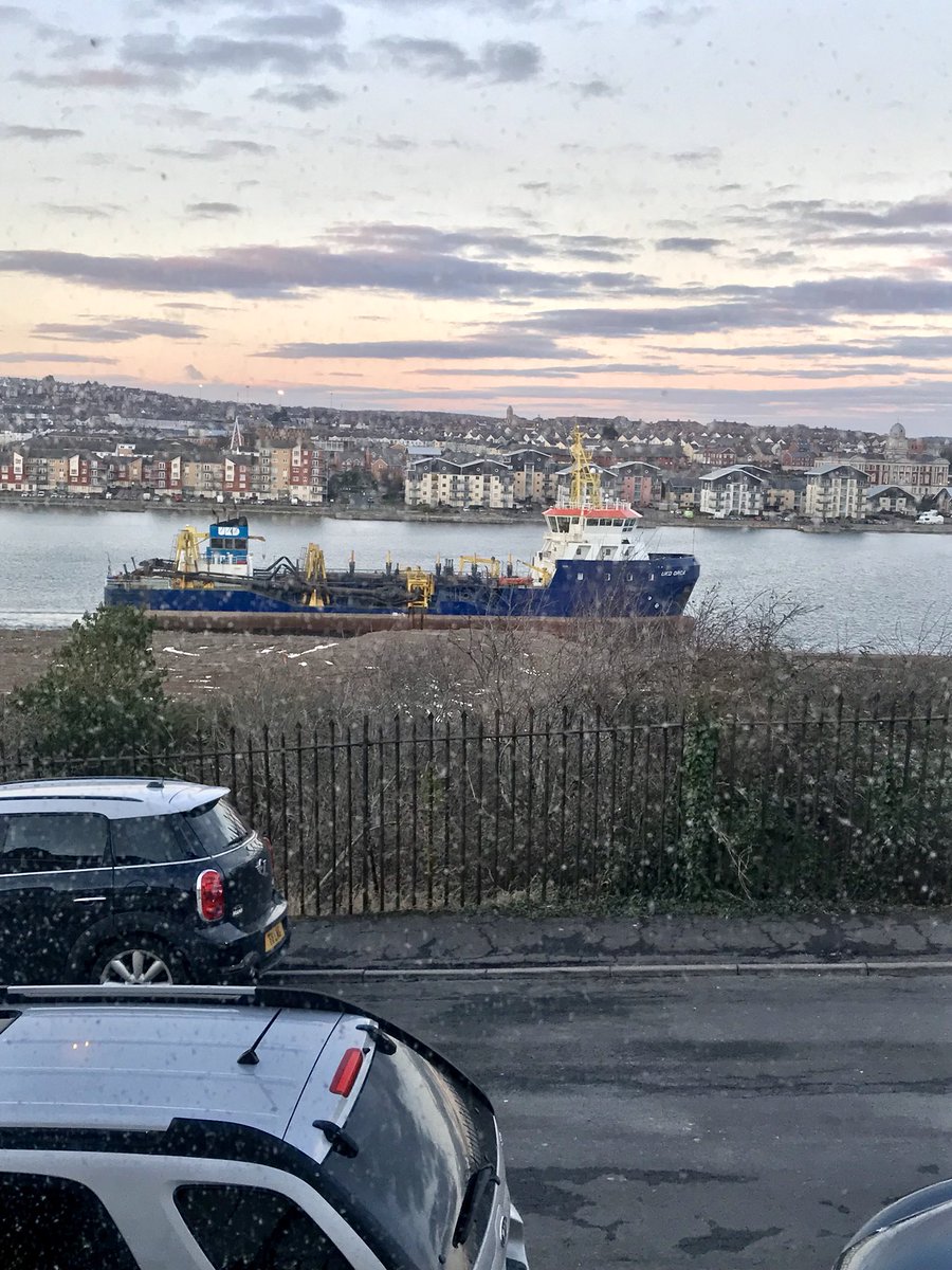 It’s been a while since seeing a ship this large enter this far into the dock, any ideas why?....#shipspotting from my living room #barrydocks @Barrybados @_BARRYISLAND_