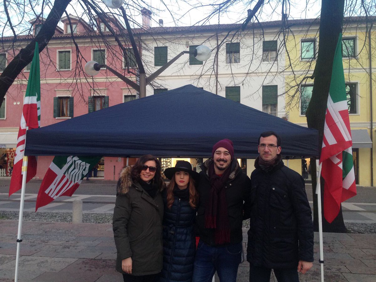 In piazza a Montebelluna per raccontare i 10 punti del centrodestra per le #politiche2018 #ForzaItalia