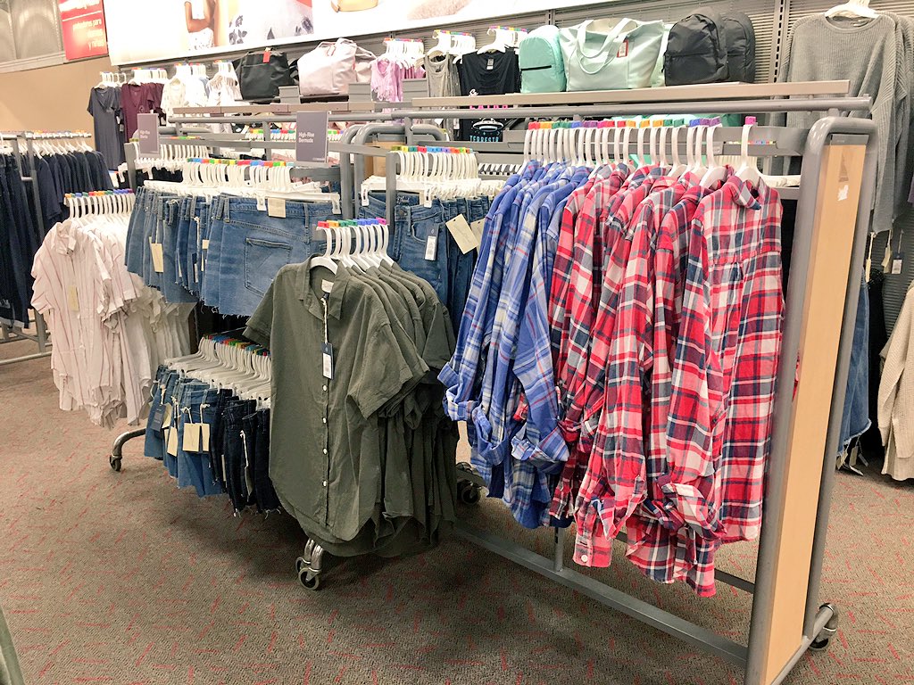 Specialty0927's tweet photo. #UniversalThread at #T1888 is #drivingsales and exciting our guests! #R100FindYourFit #BrandLauch #VMG #Denim #GuestExperience #VisualBrand #Standards https://t.co/TWQ5EYiopv