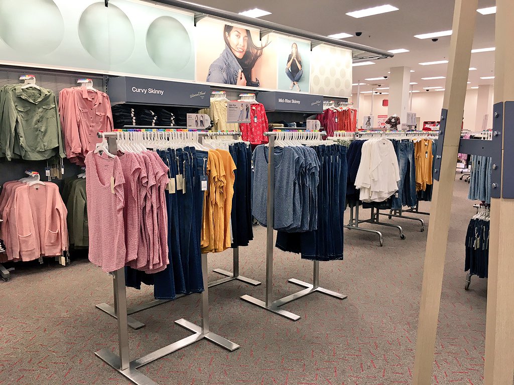 #UniversalThread at #T1888 is #drivingsales and exciting our guests! #R100FindYourFit #BrandLauch #VMG #Denim #GuestExperience #VisualBrand #Standards