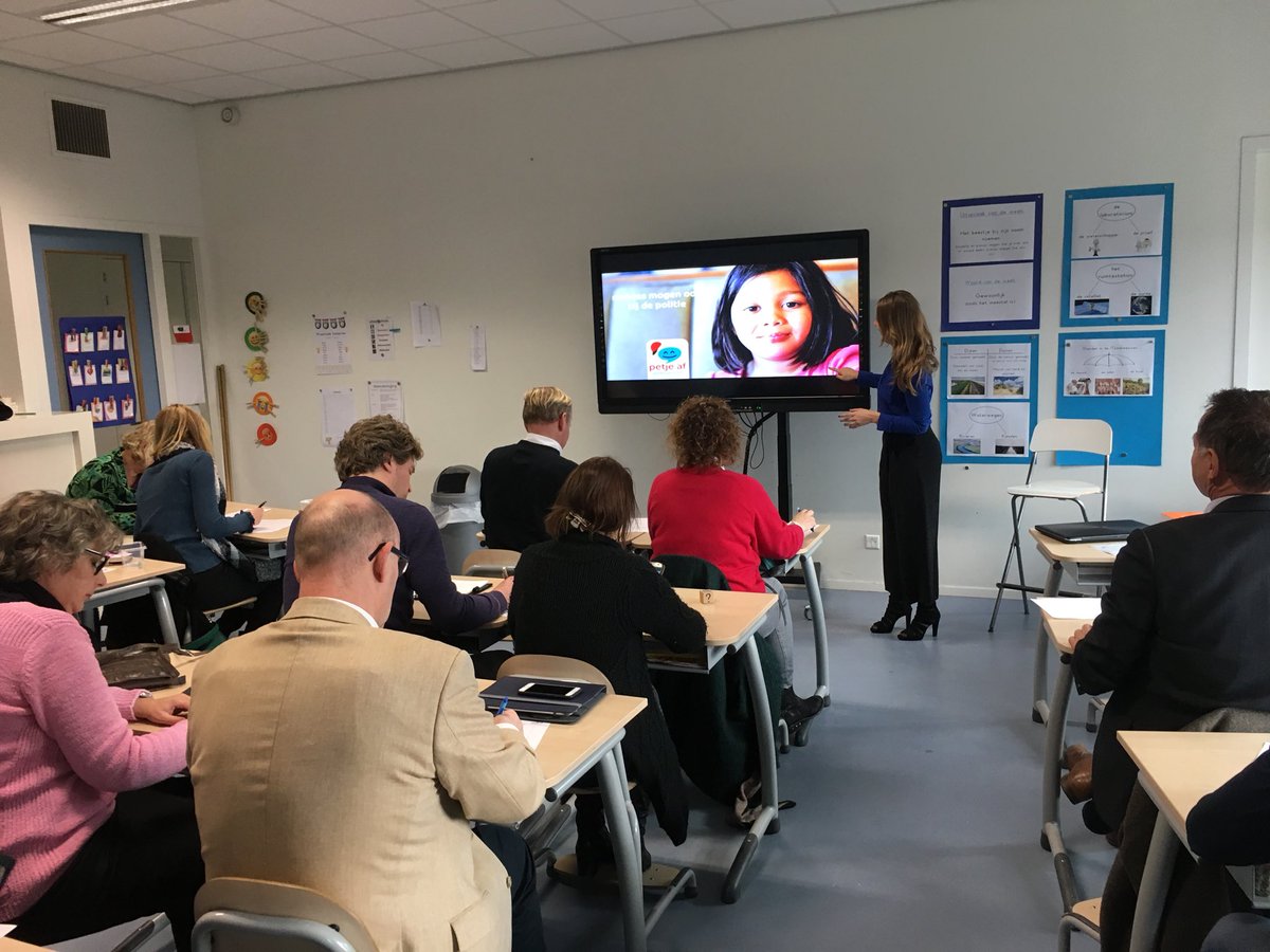 Vandaag de eerste landelijke bestuurdersbijeenkomst van Stichting Petje af NL! Mooi om zoveel betrokken bestuurders bij elkaar te zien. Samen werken aan gelijke kansen voor kinderen. #trots #kinderen #onderwijs #talent #gelijkekansen