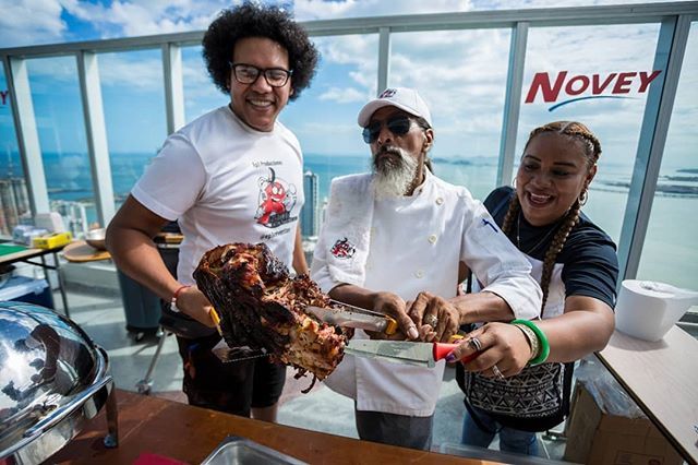 GoldenLionPTY's tweet photo. Exitosa presentación de los amigos de #ElReventondelaMañana en el @grillingpty en @hrhpanamamega piso 62!

@ep3reventon https://t.co/tYq6eaw968 https://t.co/05n1AP2y2k