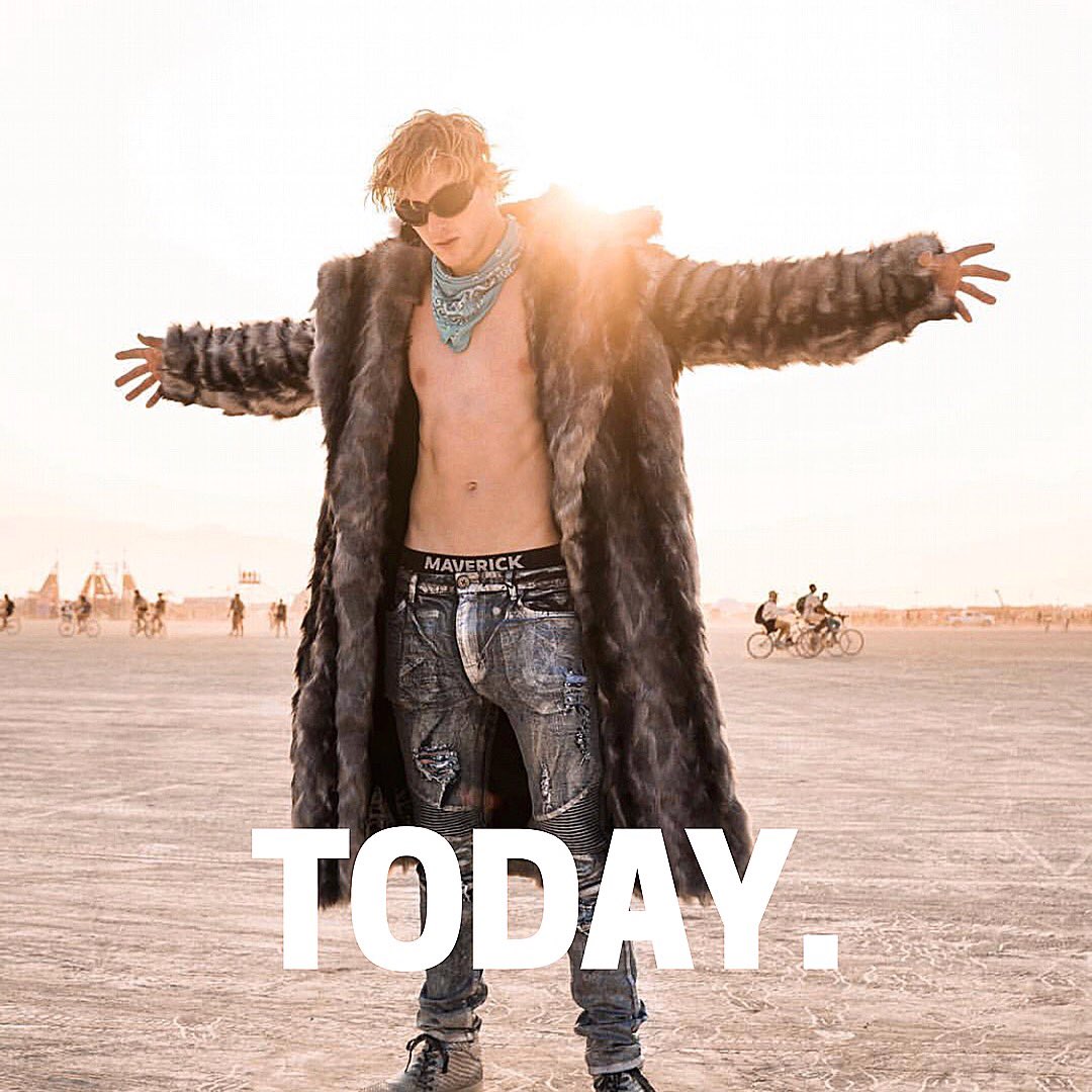 logangVIP's tweet photo. RT if you are ready. 〽️ #loganpaul #logang #logangster #beamaverick #loganreturns https://t.co/SoClEuCyfK