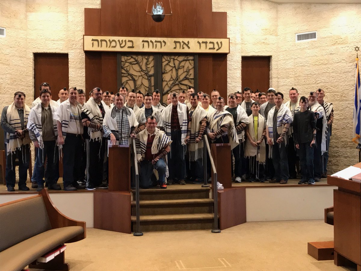 MidwayJC's tweet photo. Men’s Club of @MidwayJC #worldwidewrap #worldwidewrap2018 @FJMC_HQ @FJMC_Keruv @FJMC_Store @METNYuscj #LongIsland https://t.co/pplydBDzal