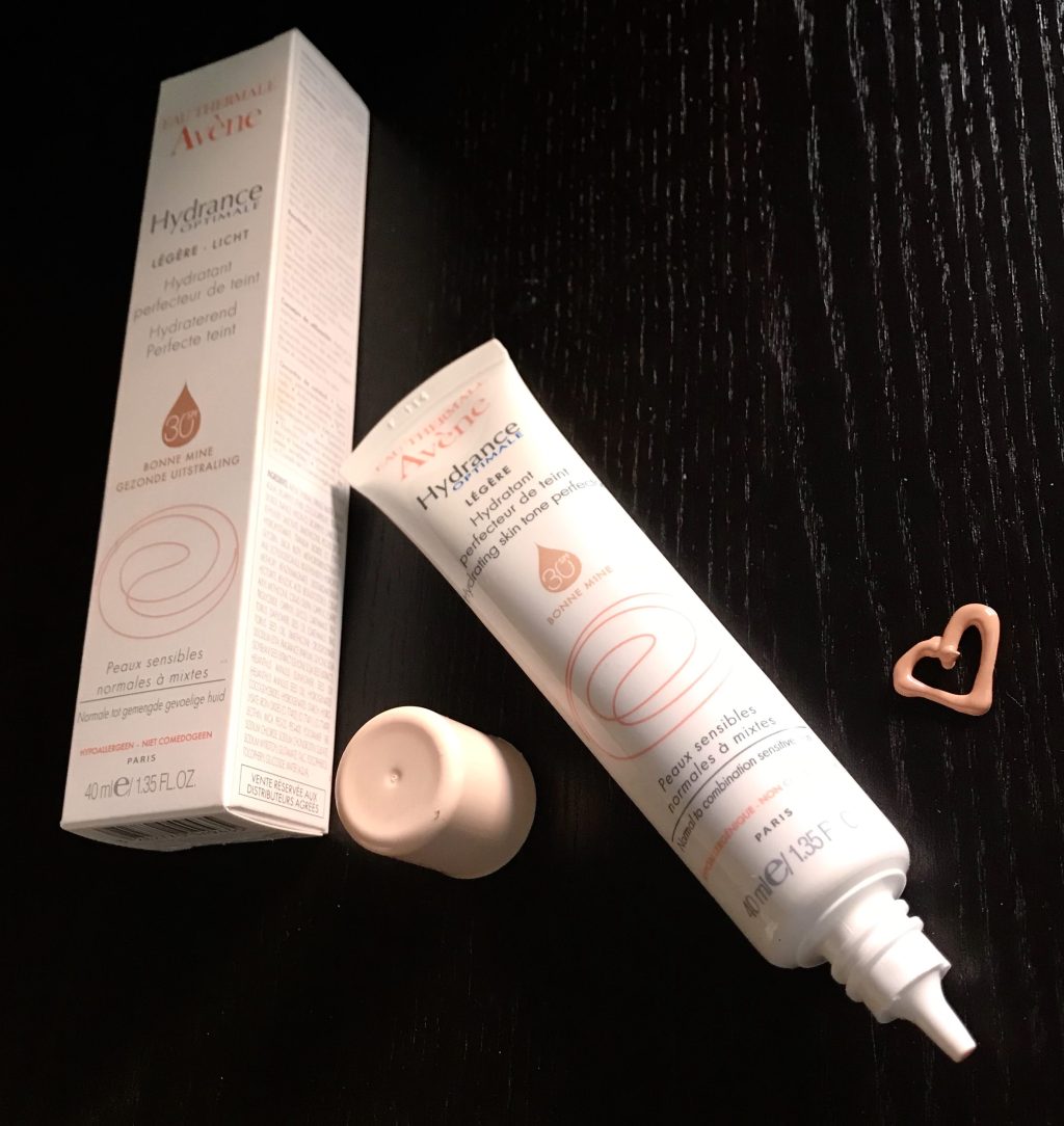 Beautycots's tweet photo. Esta crema con color hidrata, protege y perfecciona la piel sensible dando un efecto natural y luminoso. https://t.co/ljA9PIIo1v https://t.co/yQA6ojStOD