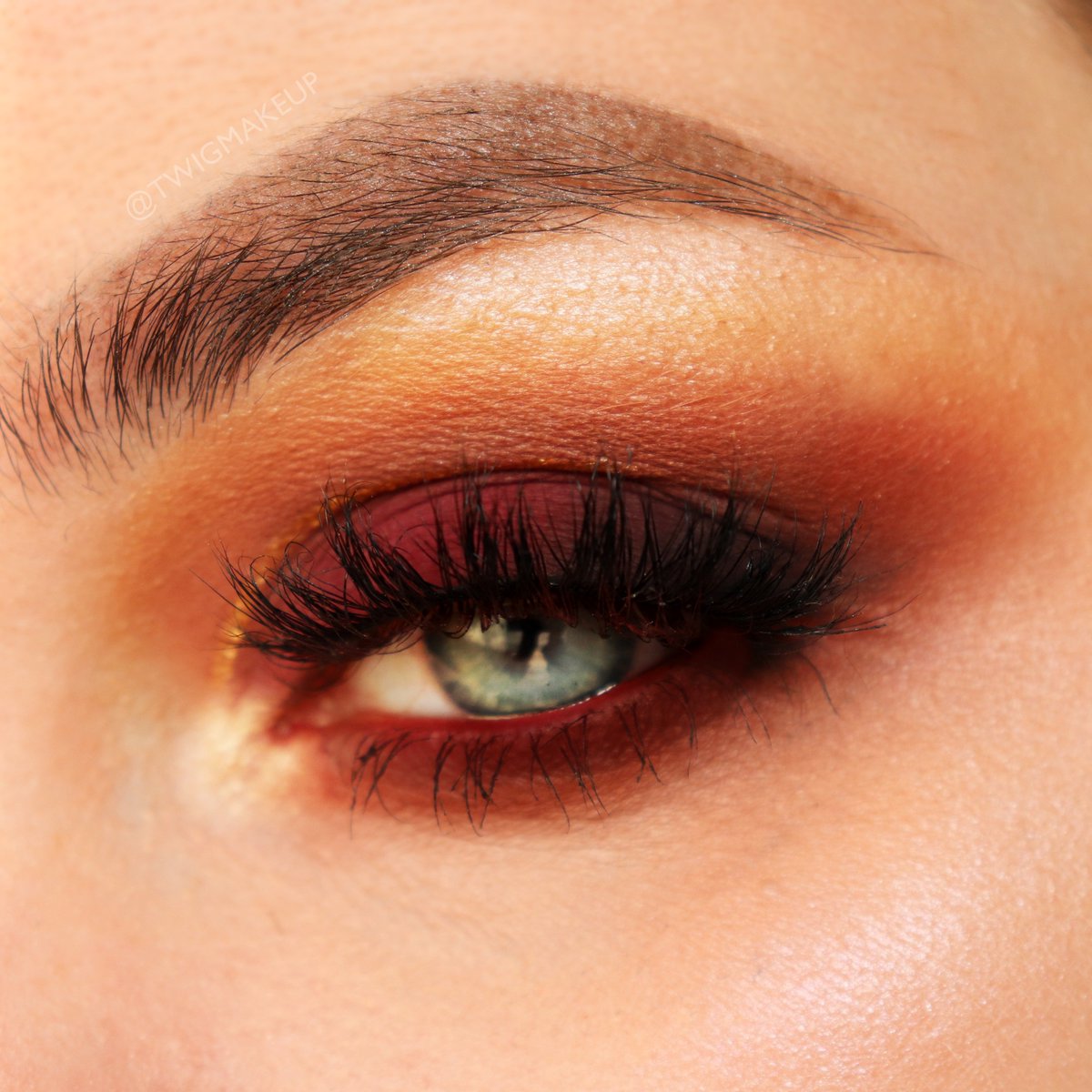 i'm late tot the game, first time playing with <a href="/ABHcosmetics/">Anastasia Beverly Hills</a> Modern Renaissance palette