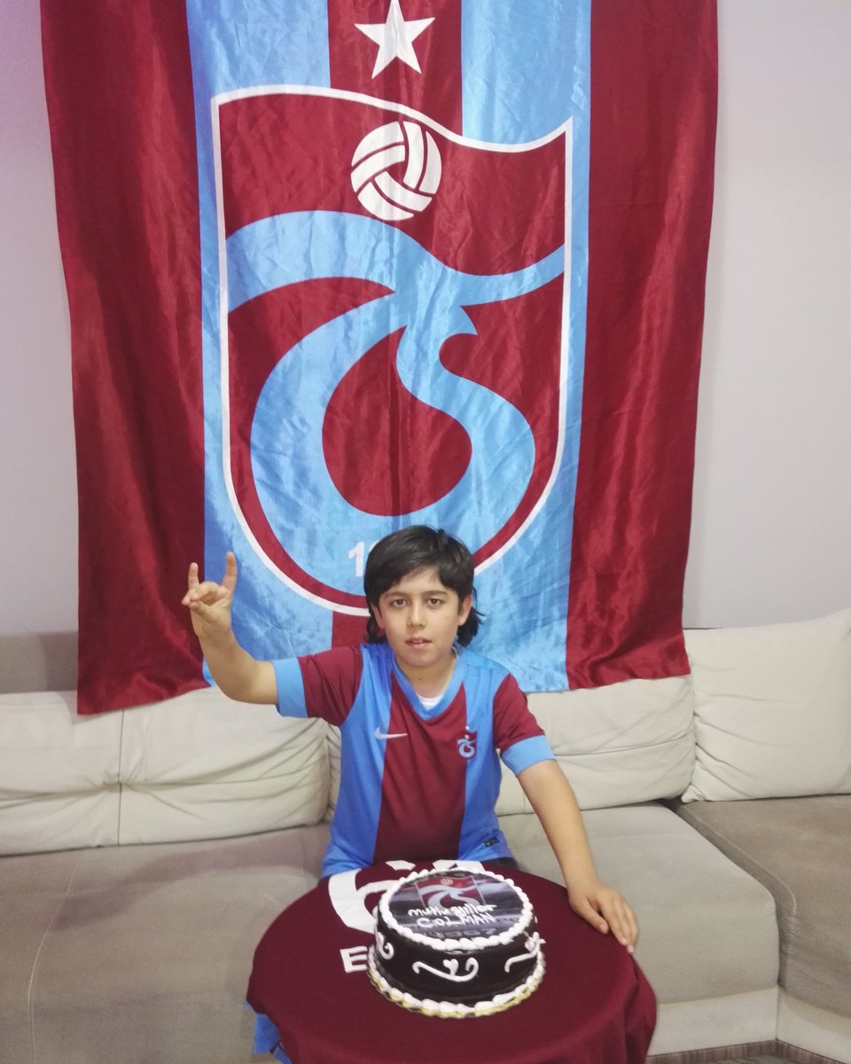 Her doğan güneşte umutlanacağın yeni bir gün ve batan güneşte mutluluğuna mutluluk katacak yeni bir gece olacak yeni bir yaş diliyorum. İyi ki doğmuşsun...