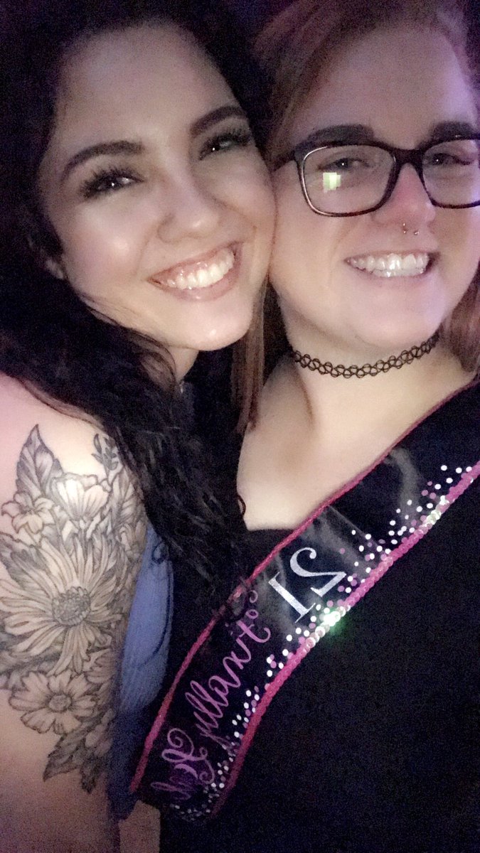 iamjenna20's tweet photo. ILY🤟🏼💗 @louuudy13 @DevOsnap https://t.co/umvJsP9R4U