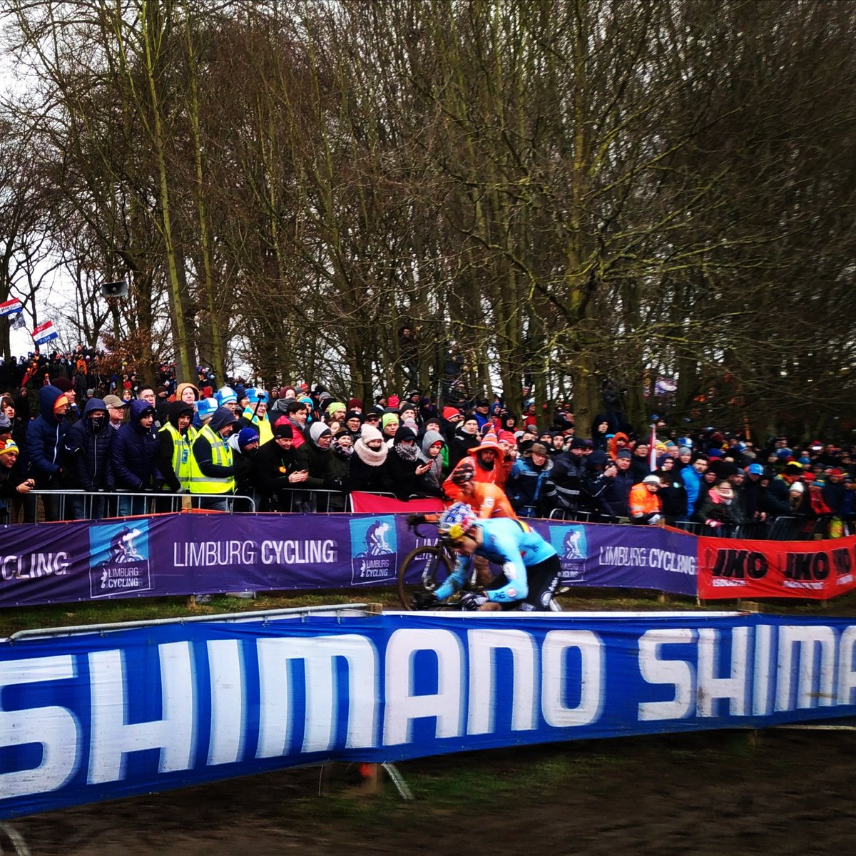 Valence_Tri's tweet image. Partage d'expérience marketing/sportif avec @ShimanoROAD à l'occasion des mondiaux de cyclocross.