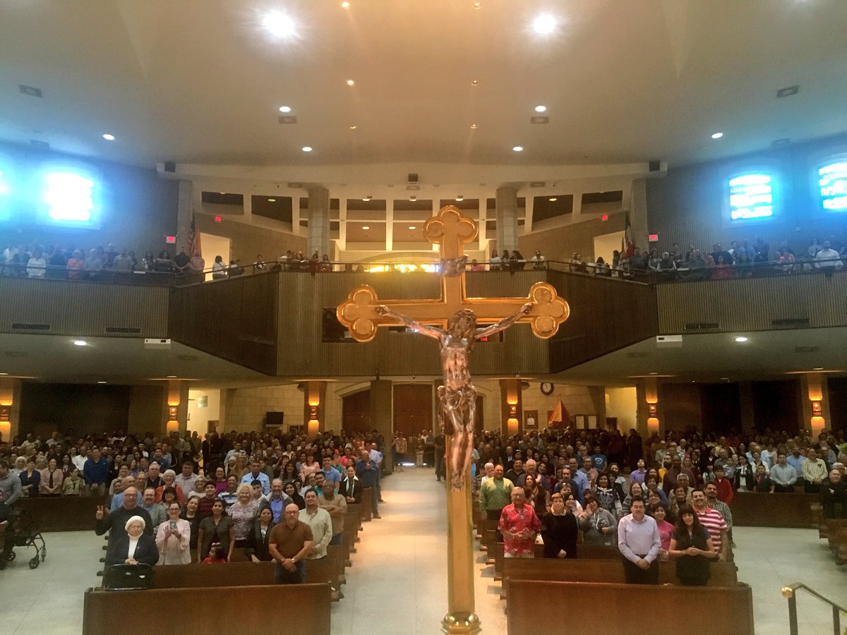 bpdflores's tweet image. 11am Mass, Basílica de San Juan, with Scouts celebrating #ScoutSunday:
I can tell you what Jesus never said when he prayed to the Father. He never said “why are all these people looking for me, don’t they know I need my space?”