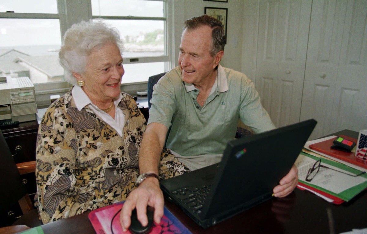 Here's George and Barbara Bush using a Thinkpad in '99.