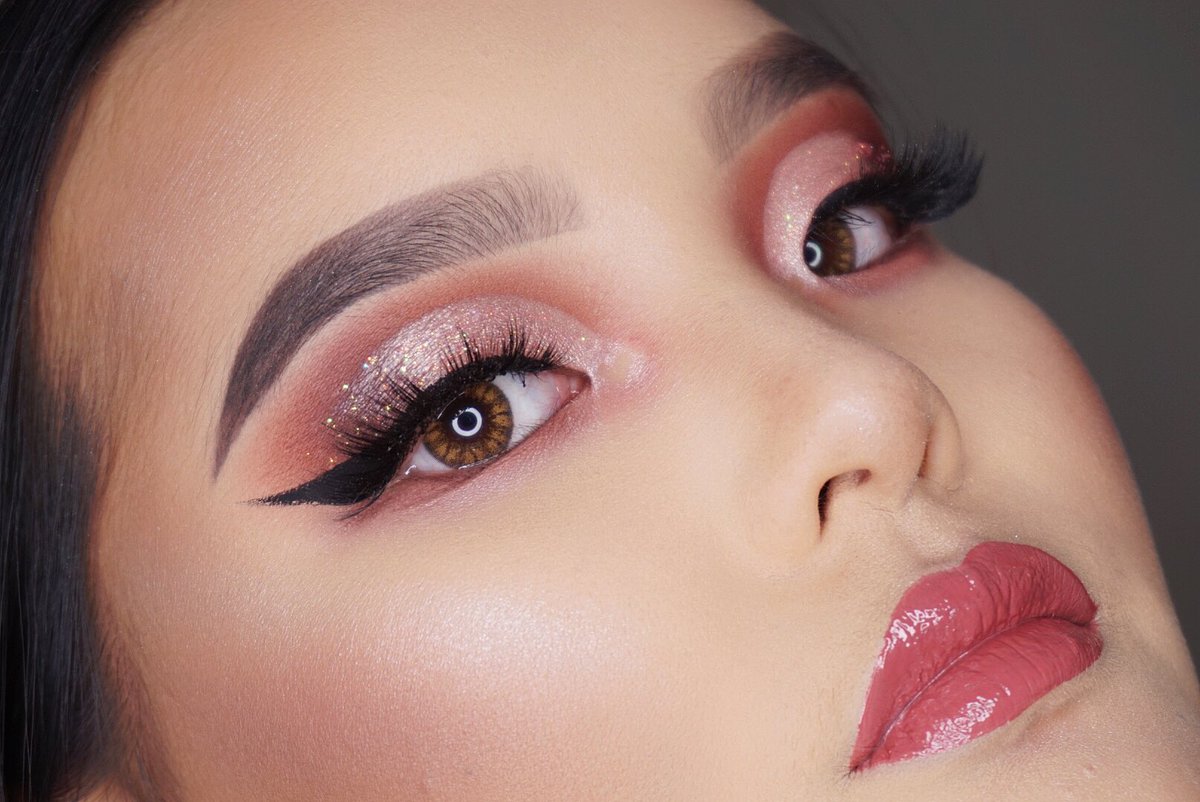 beautybysofiewa's tweet image. instagram.com/beautybysofiewa

@ttdeye_colors Crystalball caramel #brownlenses
@SigmaBeauty #warmneutrals volume 2 palette and #lineace in legend
@ABHcosmetics @norvina1 #Dipbrowpomade #contourkit and #blushkit
@SleekMakeUP #solsticehighlighter palette
@FelineLashes #persianlashes