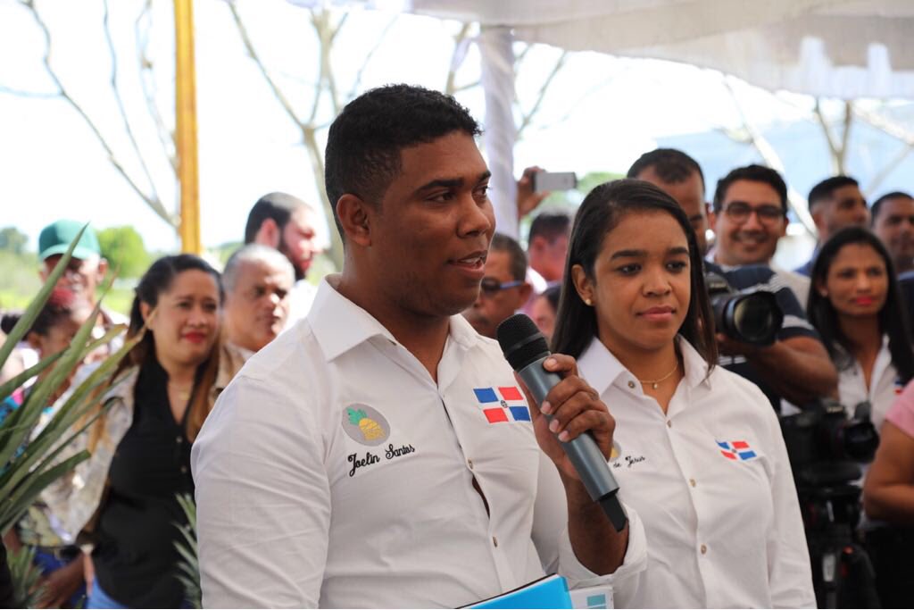 GobiernoDanilo's tweet image. Joelin Santos explicó que antes se preguntaba cómo era que su abuela tenía tanta tierra y sin embargo vivían mal: “Simplemente, estábamos produciendo mal”.
#VisitasSorpresa