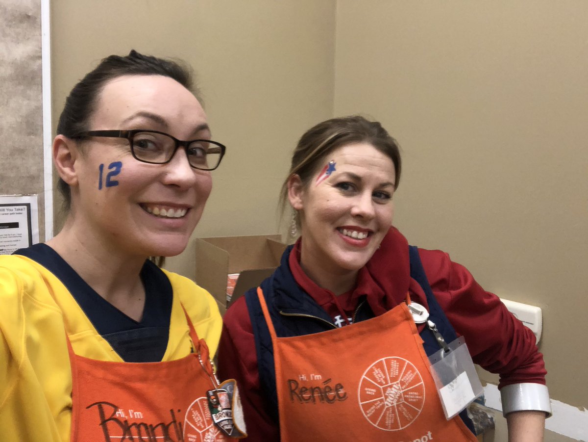 Super Bowl face painting! @plymouthhd2762 <a href="/BFitzgerald1231/">Brian Fitzgerald</a> <a href="/sdsmith626/">Scott Smith</a> <a href="/ReneeBrozek/">Renee Brozek</a>