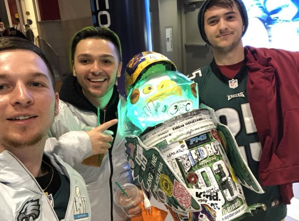 #latergram <a href="/vincenzo/">Vincenzo Di Nicola</a>.palmucci: Spotted #BirdBotPhilly coming out of the Mall of America amusement park