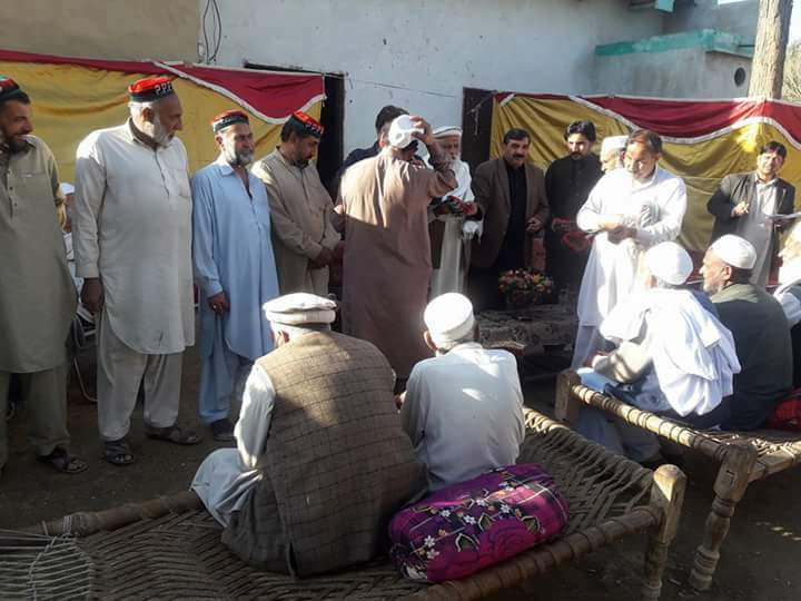 PPP_Malakand's tweet photo. In #Malakand #pk98 uc Kharkai some of families from #pti join #ppp wlcmd by MPA Syed M Ali shah bacha https://t.co/LaOYxfBdGD