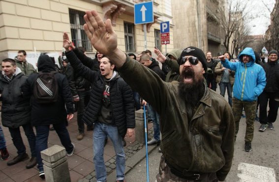 BG: Protest podrške Nediću, kontramiting i "živi zid" FOTO - Page 4 DVNtpMYXUAETghQ