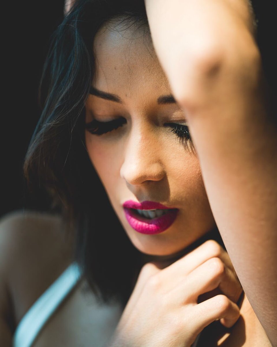 Esta semana tuve un shoot con el famoso @monodelespacio y esta foto desde que la ví me fascinó 😍 y merece un lindo título cómo le pondrían uds?? Los leo 👀 🤷🏻‍♀️
.
📸 @monodelespacio 
Eyelashes @prolash_