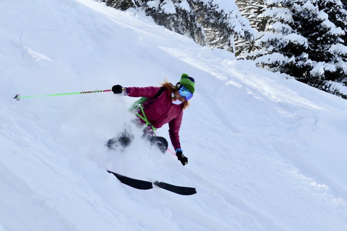 AlbaDeSilvestro's tweet photo. You can’t stop with this snow🤩🔥 @Pomoca_skins @dynafitNA @VisionOfEmotion @adidaseyewear #mountopia #speedup #speedfit #skimogirl #powder https://t.co/jCji7IYD9J