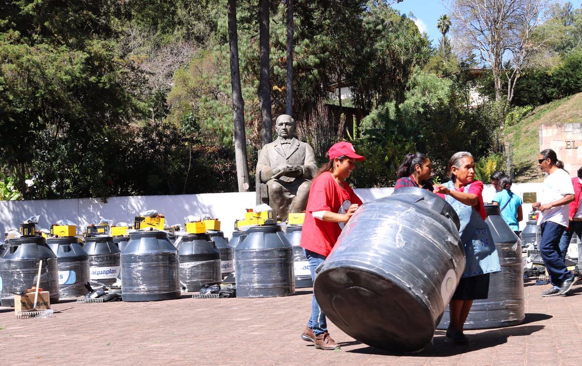 RigobertoGomez_'s tweet photo. En representación de @LinoVelazquez delegado de @SAGARPA_mx  en #Oaxaca entregué paquetes para producción de hortalizas, a mujeres de 14 municipios de la #SierraNorte beneficios del componente de #ElCampoEnNuestrasManos @ppcalzada @SAGARPA_Oax @paulinaescobedo @MujeresCampoOax https://t.co/cm2LzMpm6X