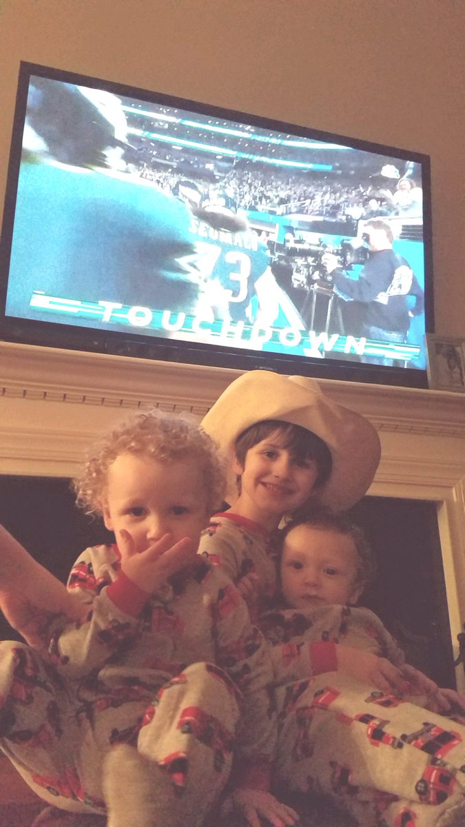 mrstitansanta's tweet photo. Watching the SuperBowl with my boys! #FamilyGreatly #KraftEntry #TitanTough @Titan_Santa https://t.co/Lwlp4vSVqF