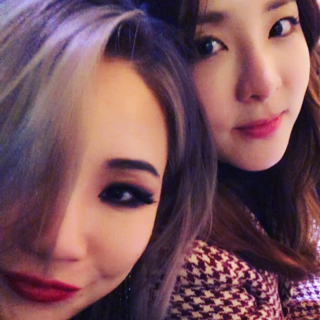 infoCL_'s tweet photo. [#IG] - Atualização da CL via Intagram com a Dara, Gdragon, Daegung e o T.O.P, no Casamento do Taeyang. 

| SEM LEGENDA |
+
+
+
#ProjectCL #DopeWeddingCongratz https://t.co/bNUkzpWgkk
