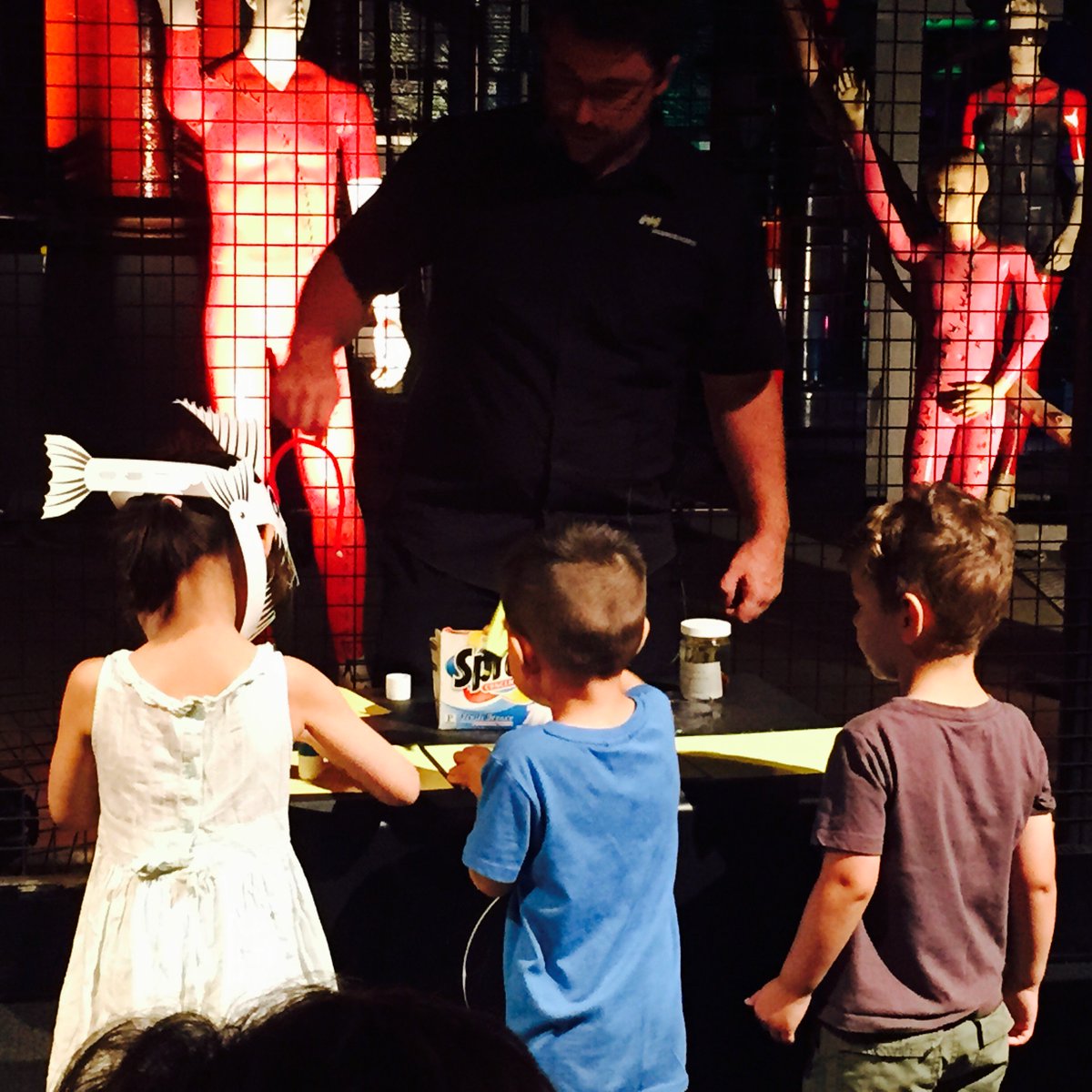 scienceworks_mv's tweet photo. A little bit of audience participation in the Glow Show at Little Kids' Day In today, where we learnt all about things that glow in nature! #LKDI https://t.co/LXApJExGn8