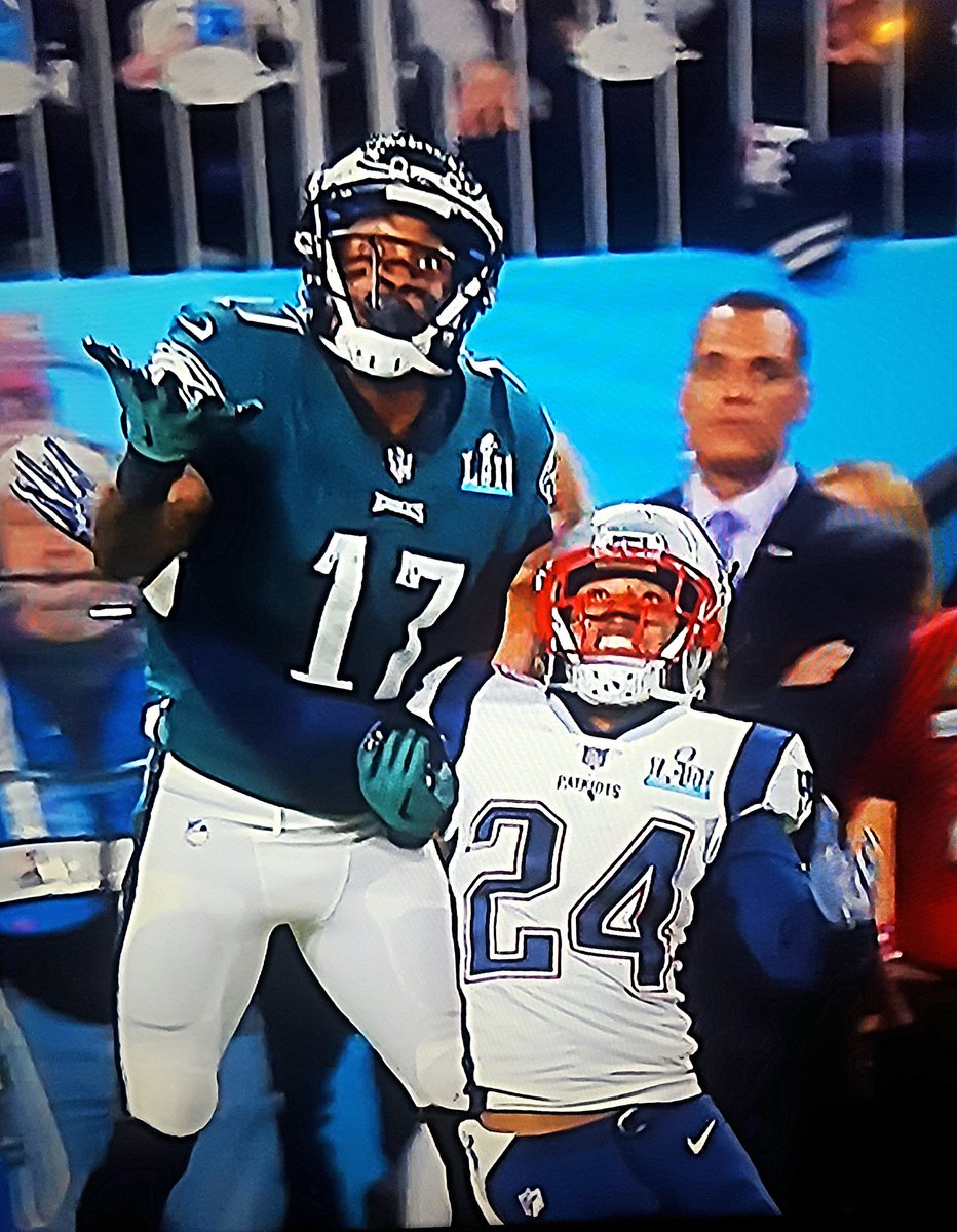 punchwar's tweet image. &quot;He couldn&apos;t one hand catch it&quot;? #PassInterference #SuperBowl