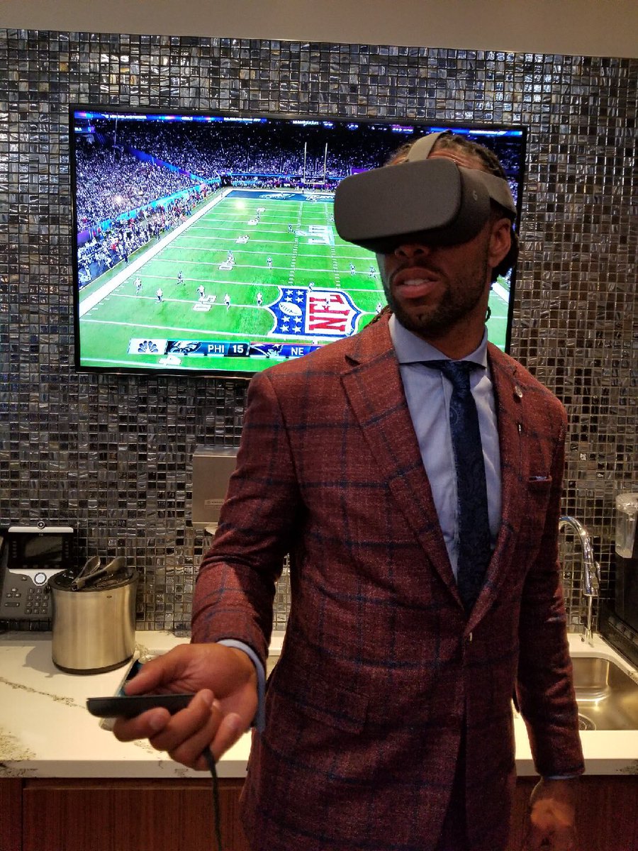 LarryFitzgerald's tweet photo. I've heard about 5G but hadn't seen it until this behind the scenes look @Verizon just gave me. https://t.co/AMb8IGdxxR