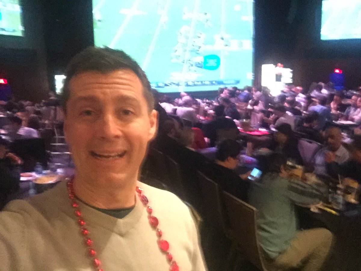 Buffet is out <a href="/riverrockcasino/">River Rock Casino</a> crowd getting fired for halftime @JACK969van #SuperBowlSunday