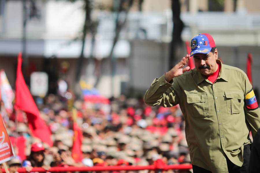 teleSURtv's tweet photo. "Hoy tenemos que honrar la memoria inmortal del comandante Hugo Chávez", aseguró el presidente @NicolasMaduro en conmemoración popular del Día de la Dignidad Nacional del 4 de febrero #4FRebelionDeFuturo
https://t.co/7dOxocK6Ym https://t.co/iGzCHRJ5og