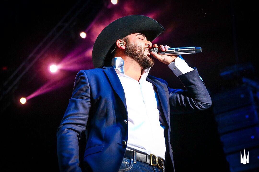 gerardoortiznet's tweet photo. 🤘🏼🎉🍻🍻 @theforum #ComereCallado #GerardoOrtiz #ElAromDeTuPiel https://t.co/xzaB6yWpAN