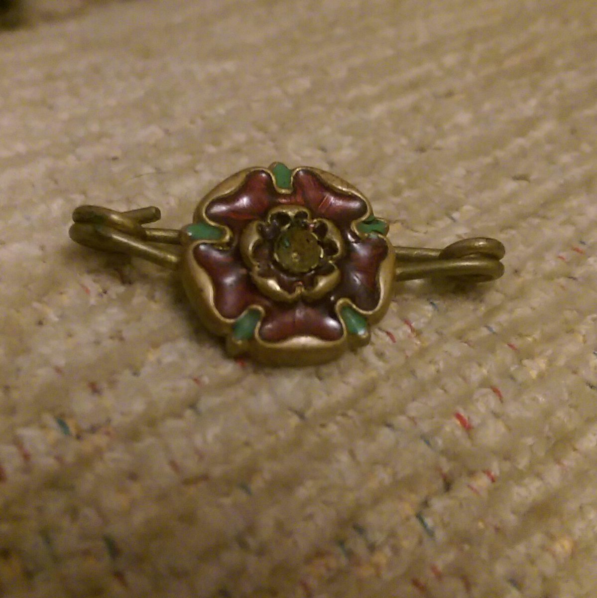 cherylvdunn's tweet photo. Having a clear out and I found this! @RCT my Great-grandfather @ADunnandSon received this when he completed his marquetry work at Windsor Castle, my father told me once that it gets you into Windsor Castle for free, is this true? https://t.co/WvoCkaemb7
