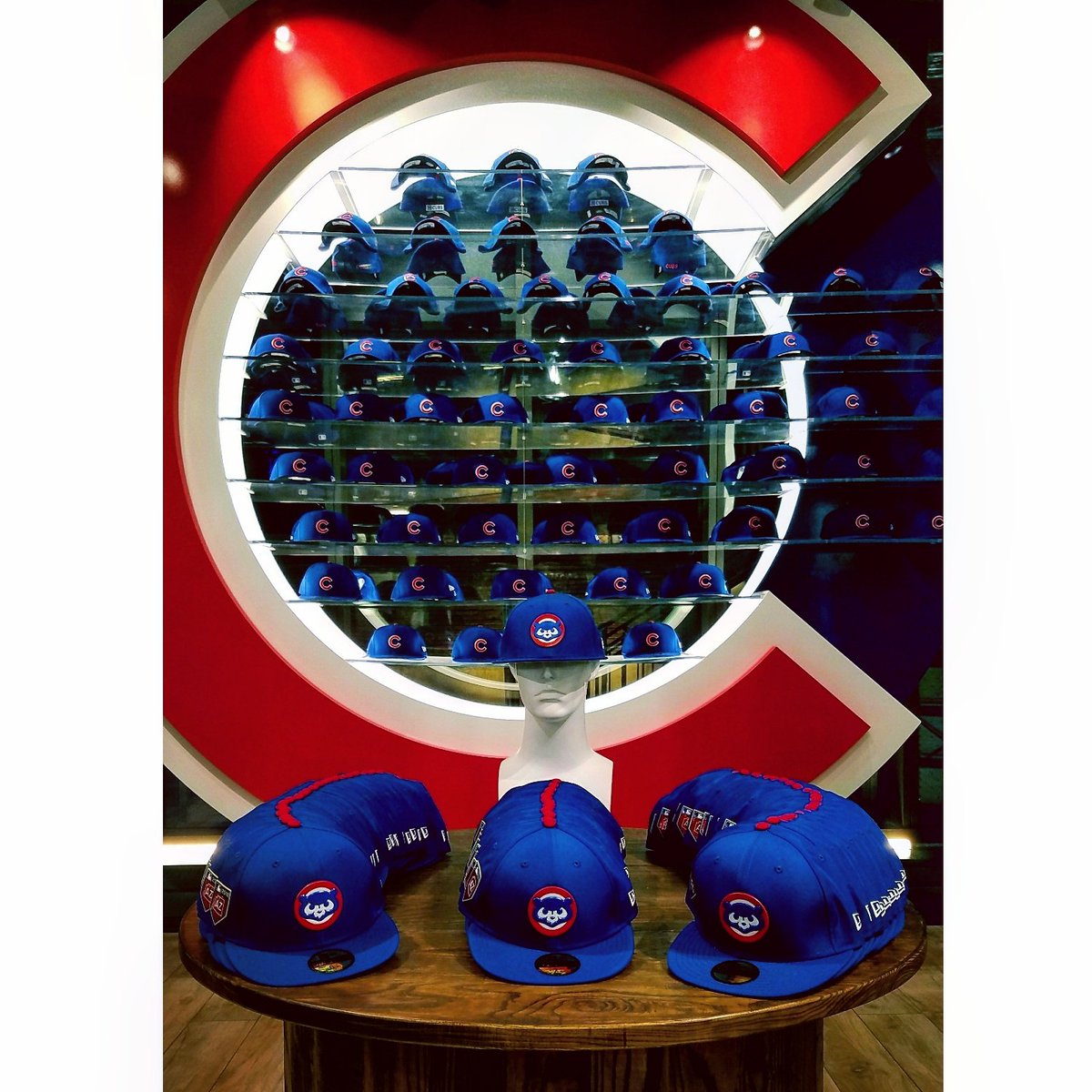 TheCubsStore's tweet photo. Happy Superbowl Sunday Everyone! Spring Training is right around the corner. Be sure to pick up your official spring training cap here at the store.🌵⚾ #GoCubsGo #SpringTraining2018 https://t.co/wp012DXgje
