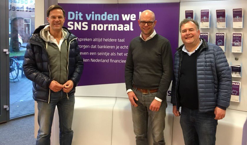 alwinvanerp's tweet photo. @MinPres bezoekt collega franchisenemer @SNSBank in Pijnacker. Heel gaaf @Edvanderburg ! https://t.co/ClRIKxZZXo https://t.co/t8O3AbHyko
