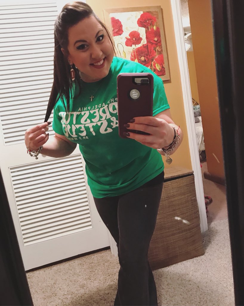 MissSelinaKyle0's tweet photo. @PrestonSteve933 @mor100 @933WMMR @CaseyBoyCasey rockin my Preston and Steve #throwbackshirt for the big day. I have received tons of compliments on it! I feel lucky just wearing this! #GOBIRDS #SuperBowl52 #thankyouP&amp;Sshow #bigsmiles https://t.co/tC39gVBkQm
