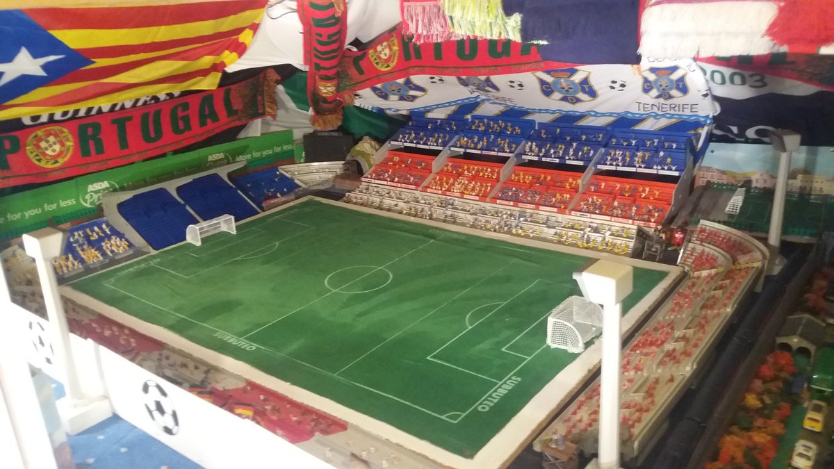 ProjectSubbuteo's tweet photo. Just need advertising boards , fence surround , 200 spectators to paint & a burger van !
#ProjectSubbuteo is nearly there ๐
#Subbuteo #SUBBUTEOWORLD ๐ https://t.co/PUSNR1FOdK