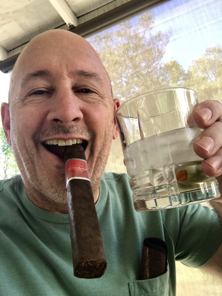 mlzema's tweet photo. My #SuperBowlSunday project: This @caocigars #Flathead770 #cigar, ably assisted by a #Vodka on the rocks. It’s been in my humidor since ‘15. Wish me luck!☺️ #SuperBowl https://t.co/KHtjheZiyH