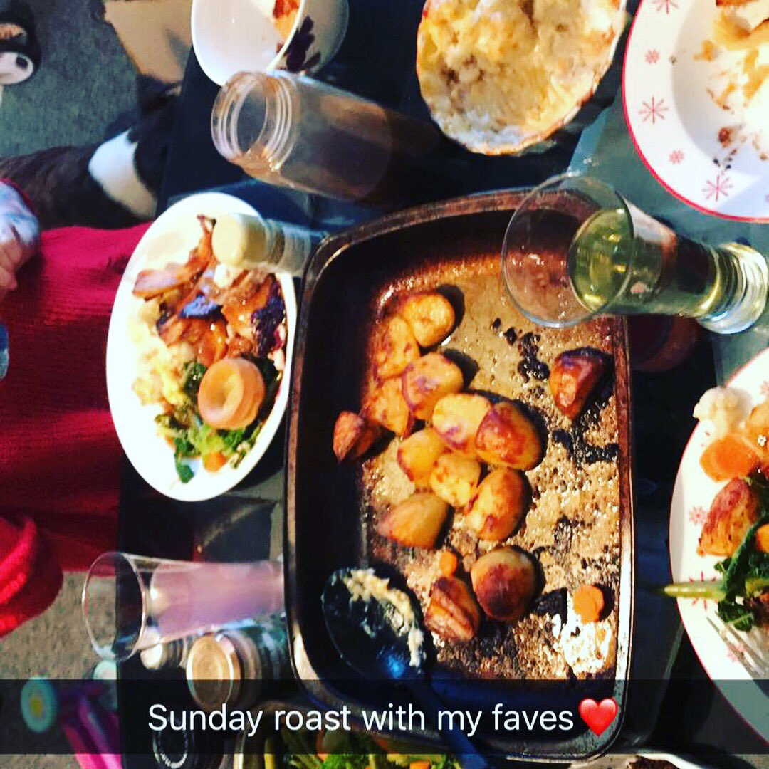 HAYLEYSHIELS's tweet photo. Sunday with my faves 💋❤️⭐️🥂 https://t.co/63xQOkomlZ
