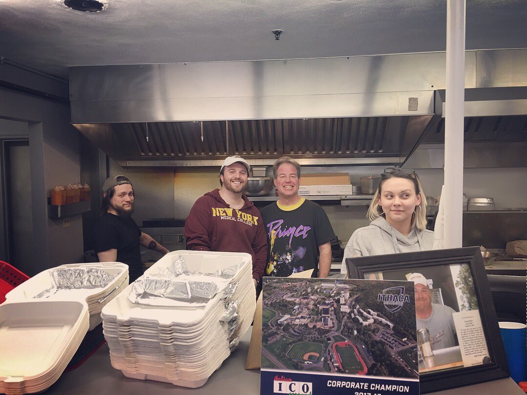 ItalianCarryOut's tweet photo. Who do you want to win the Super Bowl? Enjoy some pizza and wings from the family at Italian Carry Out! https://t.co/AQx186RAC7