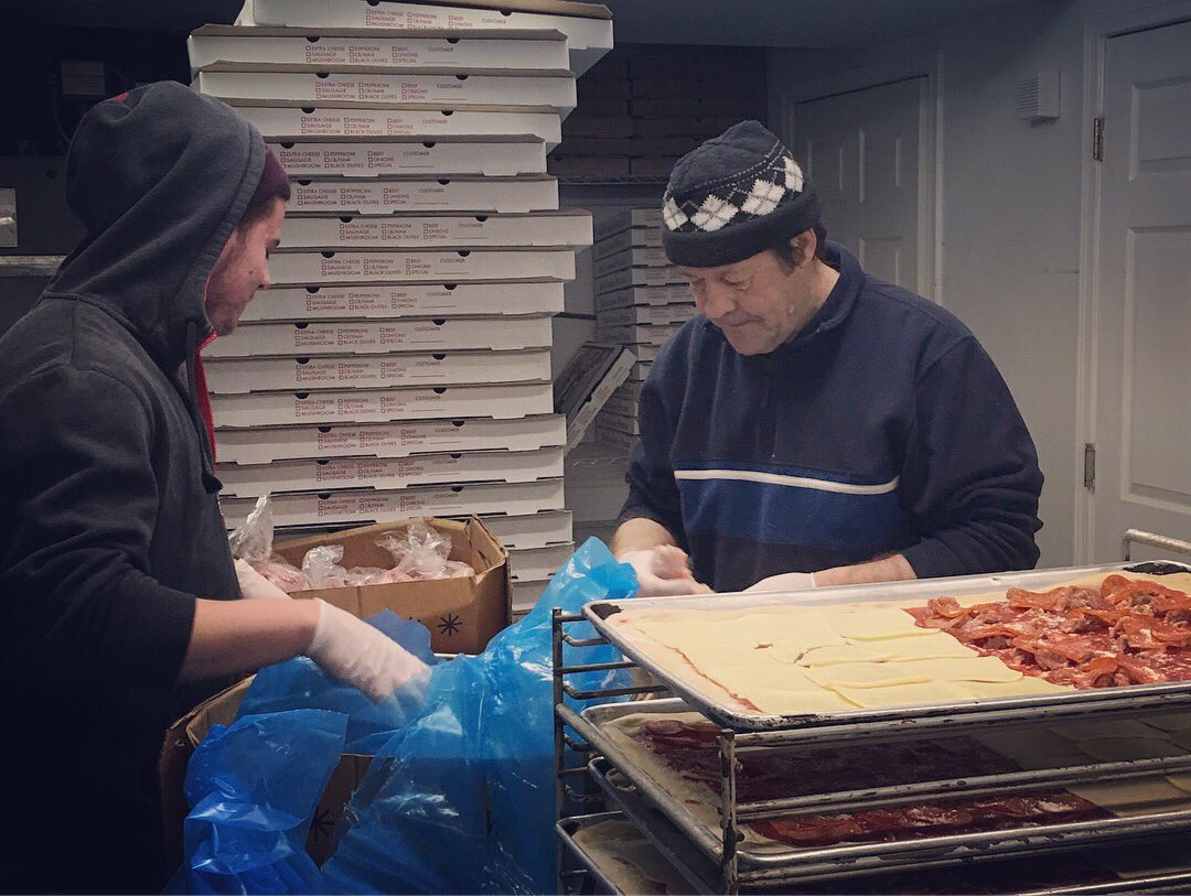 ItalianCarryOut's tweet photo. Who do you want to win the Super Bowl? Enjoy some pizza and wings from the family at Italian Carry Out! https://t.co/AQx186RAC7