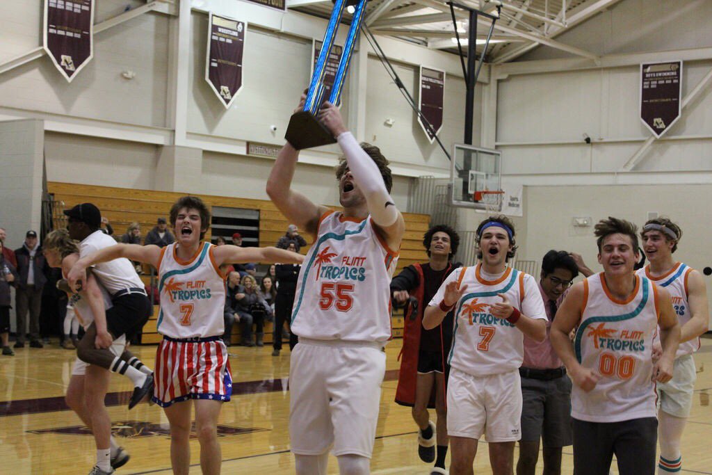 ResoBasketball's tweet photo. Shoutout to @LSADS17 for taking pics at the New Albany Megabowl! Thanks to everyone that came out and helped make this game so special #SAGvsRESO #GameOfTheCentury https://t.co/dqjIXJFGQB